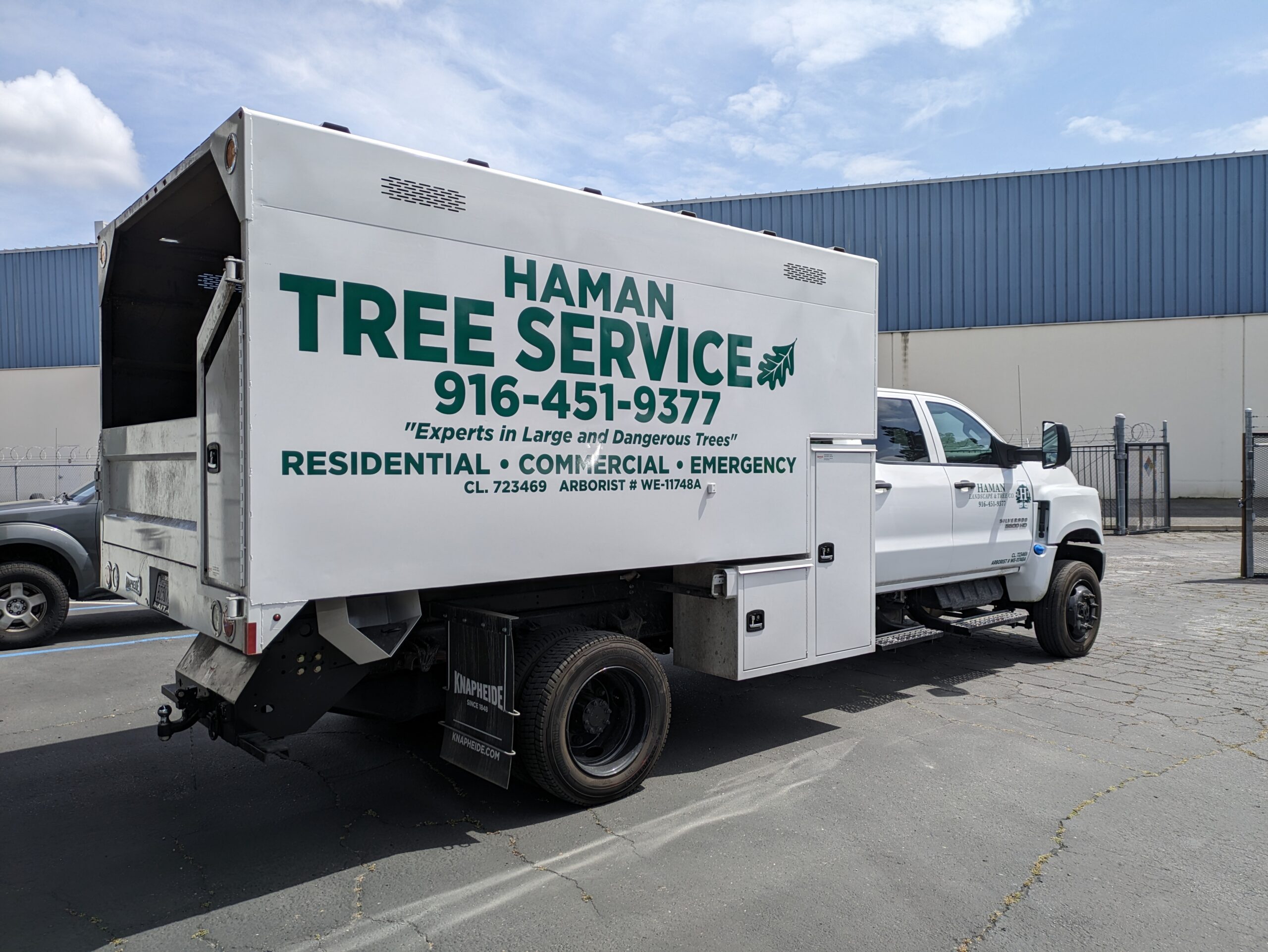 Hamn Tree Service vehicle wrap by capitol barricade northern ca