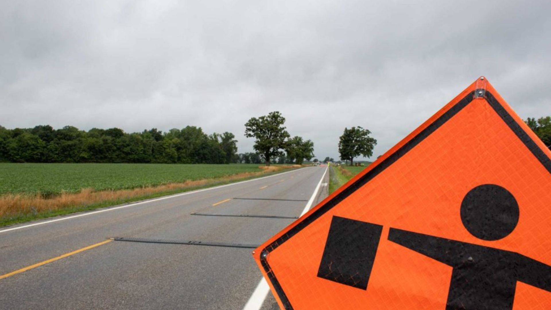 Portable temporary rumble strips for traffic control